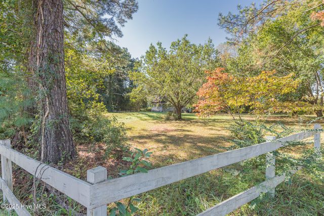 353 Potters Hill Road, Richlands, NC 28574