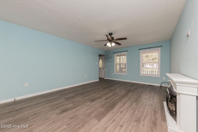 353 Potters Hill Road, Richlands, NC 28574