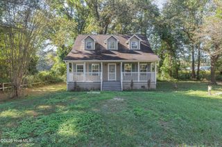 353 Potters Hill Road, Richlands, NC 28574