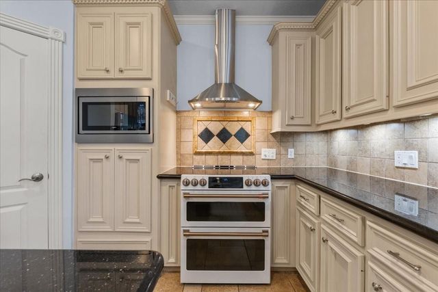 914 Pinewood Lane, Seabrook, TX 77586