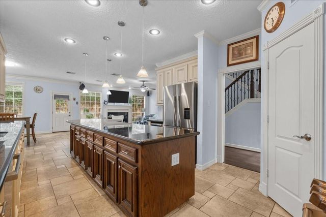 914 Pinewood Lane, Seabrook, TX 77586