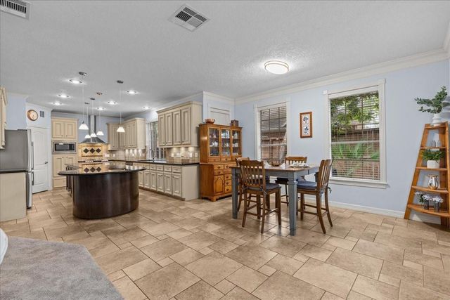 914 Pinewood Lane, Seabrook, TX 77586