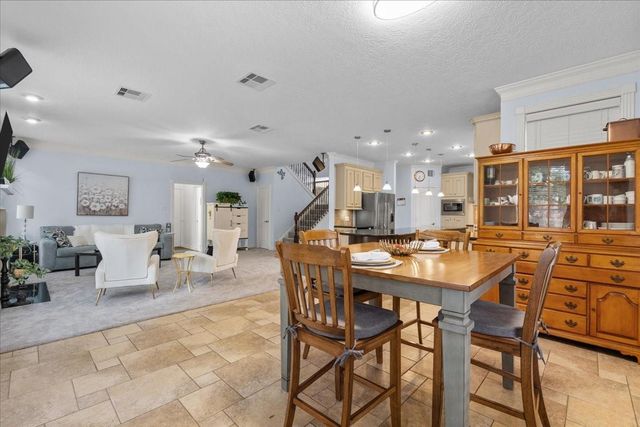 914 Pinewood Lane, Seabrook, TX 77586