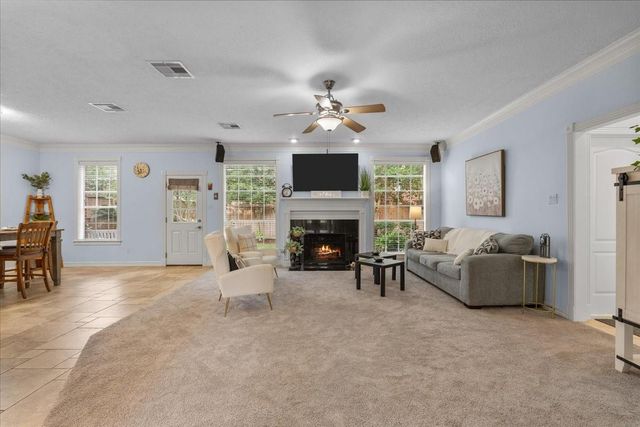 914 Pinewood Lane, Seabrook, TX 77586