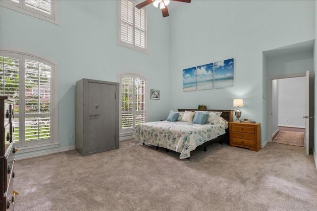 914 Pinewood Lane, Seabrook, TX 77586