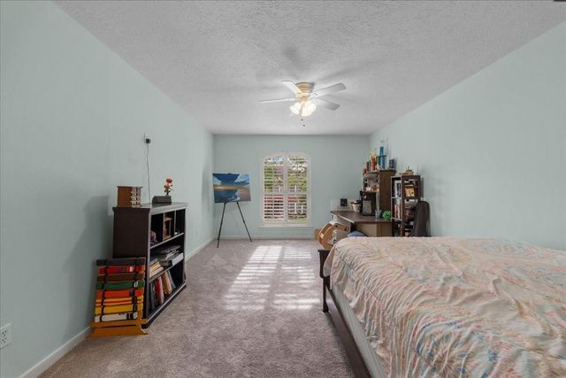 914 Pinewood Lane, Seabrook, TX 77586
