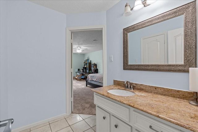 914 Pinewood Lane, Seabrook, TX 77586