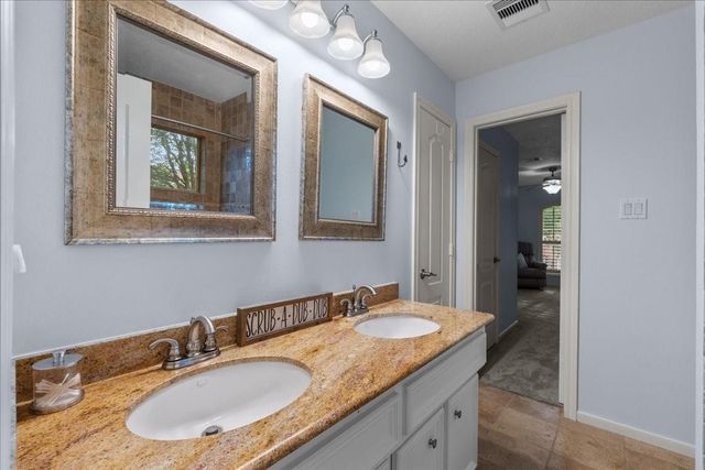 914 Pinewood Lane, Seabrook, TX 77586