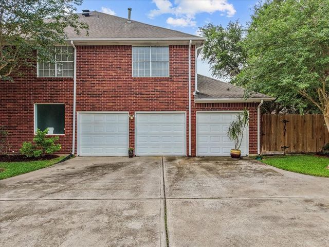 914 Pinewood Lane, Seabrook, TX 77586
