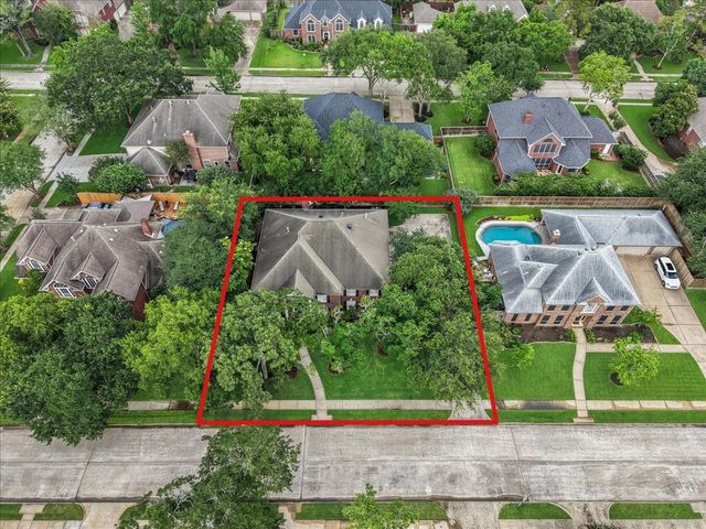 914 Pinewood Lane, Seabrook, TX 77586