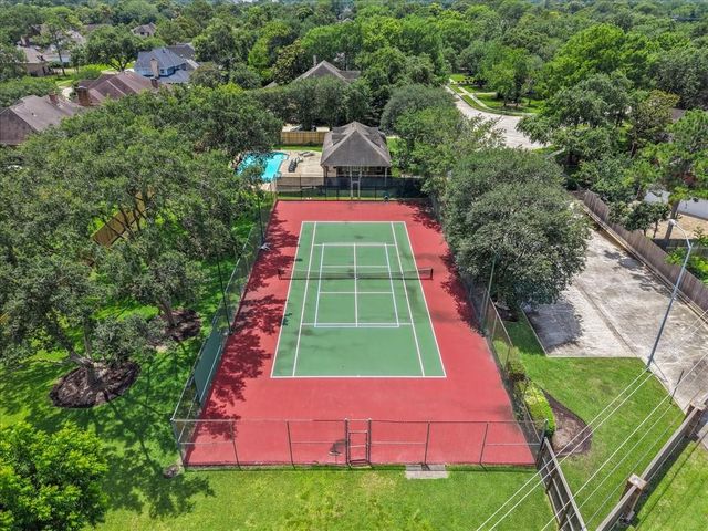 914 Pinewood Lane, Seabrook, TX 77586