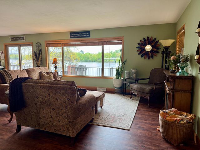 904 Riverside Avenue N, Sartell, MN 56377