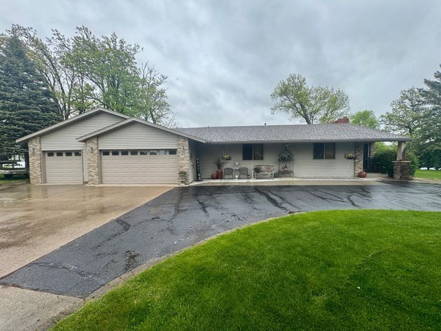 904 Riverside Avenue N, Sartell, MN 56377