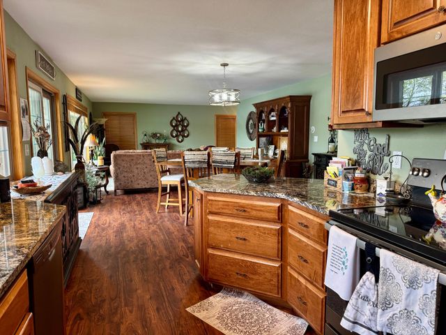 904 Riverside Avenue N, Sartell, MN 56377