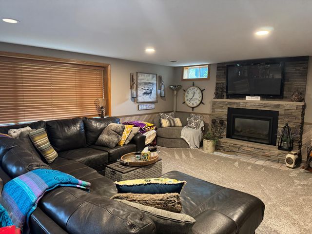 904 Riverside Avenue N, Sartell, MN 56377