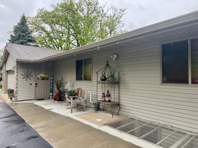 904 Riverside Avenue N, Sartell, MN 56377
