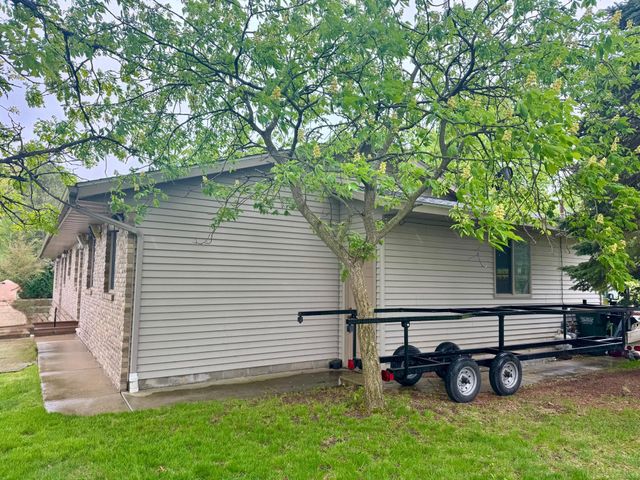 904 Riverside Avenue N, Sartell, MN 56377