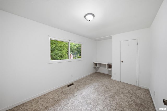 5914 N FROSTWOOD Parkway, Peoria, IL 61615