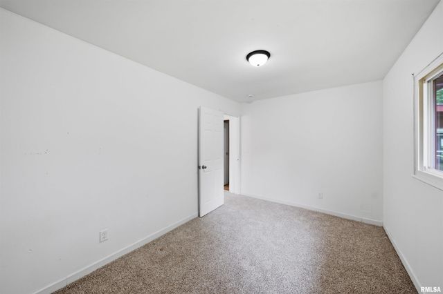 5914 N FROSTWOOD Parkway, Peoria, IL 61615