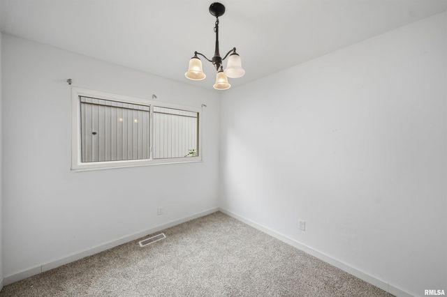5914 N FROSTWOOD Parkway, Peoria, IL 61615