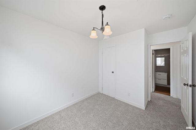 5914 N FROSTWOOD Parkway, Peoria, IL 61615