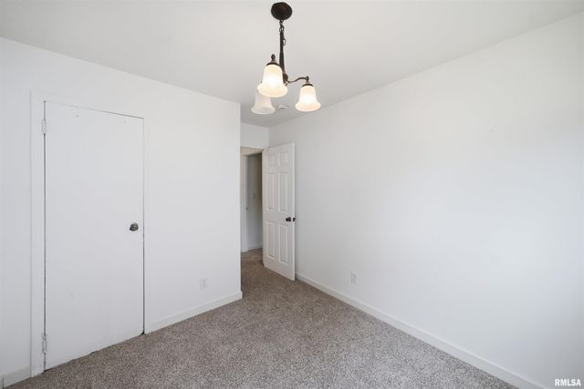 5914 N FROSTWOOD Parkway, Peoria, IL 61615