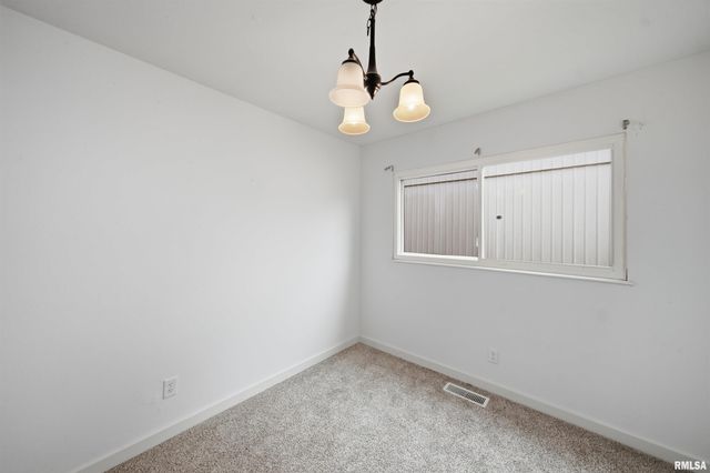 5914 N FROSTWOOD Parkway, Peoria, IL 61615