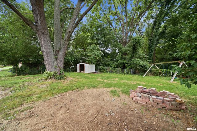 5914 N FROSTWOOD Parkway, Peoria, IL 61615