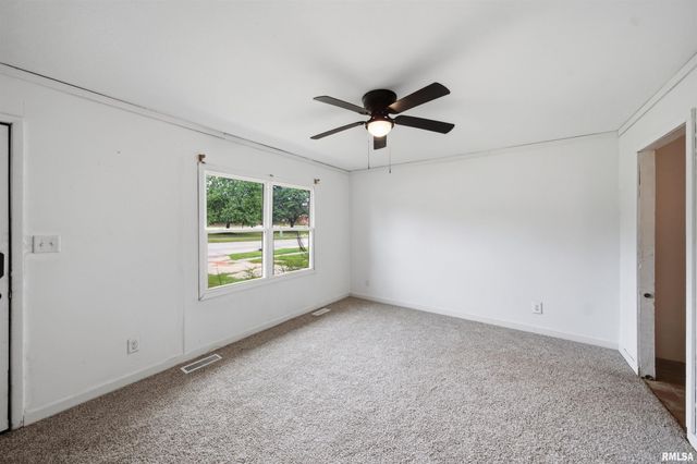5914 N FROSTWOOD Parkway, Peoria, IL 61615