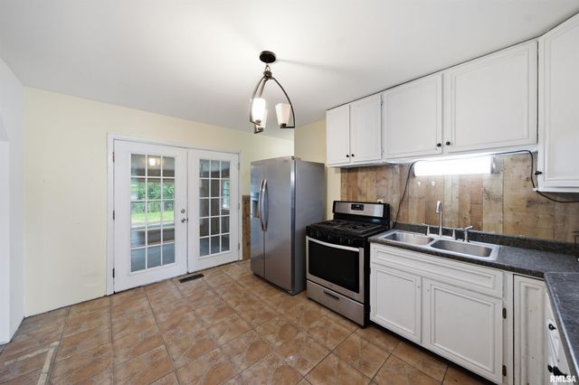5914 N FROSTWOOD Parkway, Peoria, IL 61615