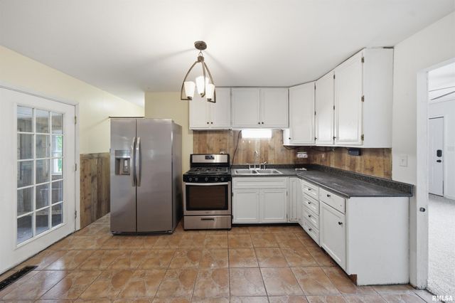 5914 N FROSTWOOD Parkway, Peoria, IL 61615
