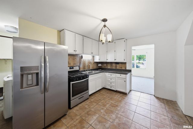 5914 N FROSTWOOD Parkway, Peoria, IL 61615