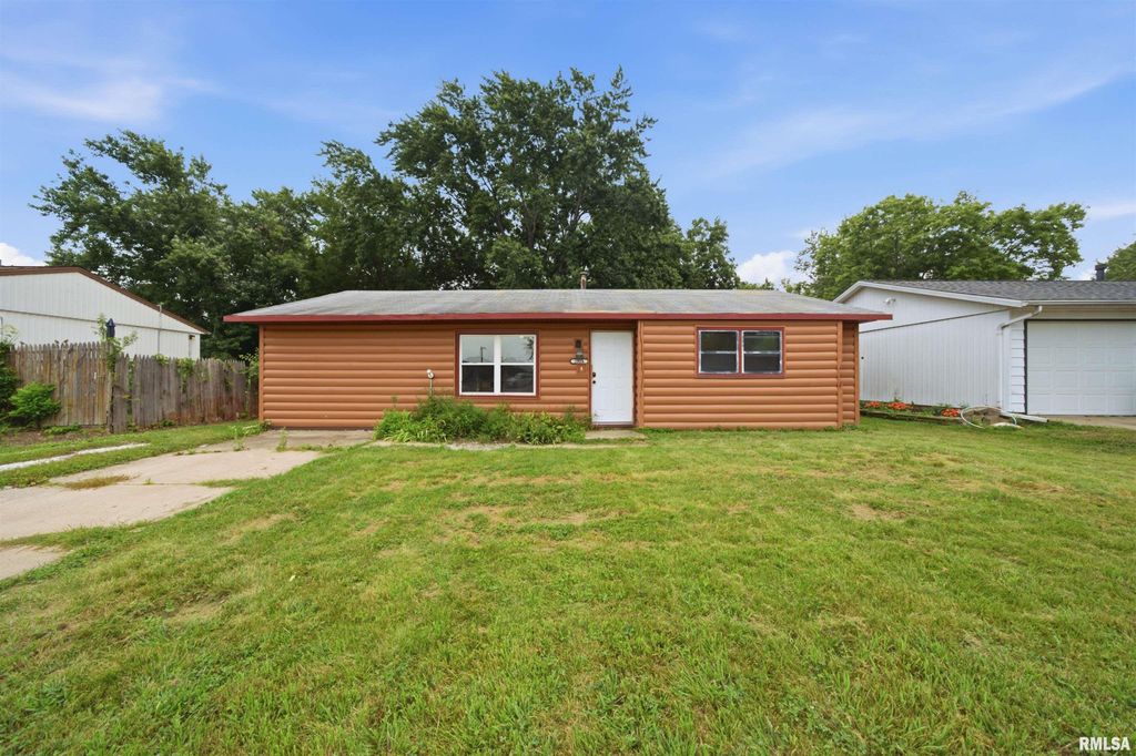 5914 N FROSTWOOD Parkway, Peoria, IL 61615