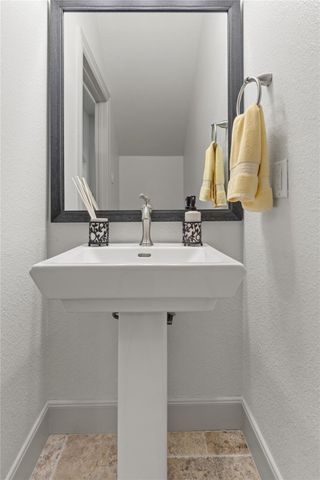 138 La Vie Drive, Montgomery, TX 77316