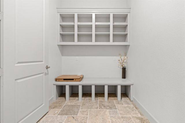 138 La Vie Drive, Montgomery, TX 77316