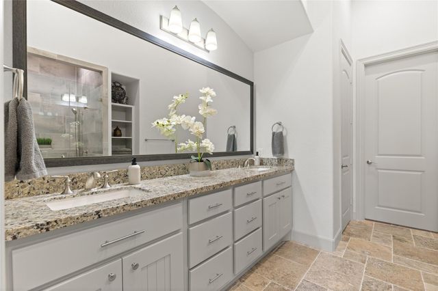 138 La Vie Drive, Montgomery, TX 77316