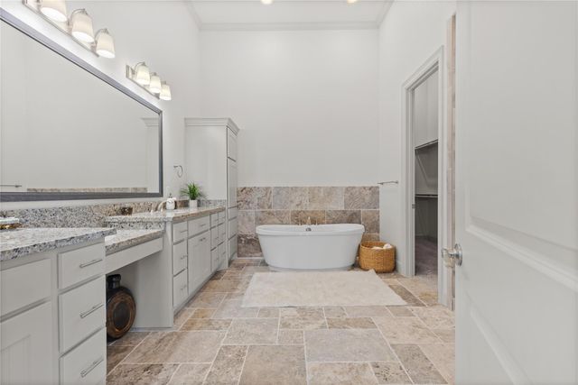 138 La Vie Drive, Montgomery, TX 77316