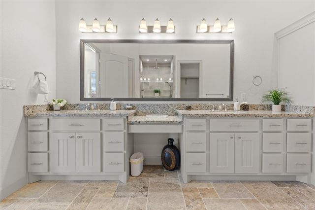 138 La Vie Drive, Montgomery, TX 77316