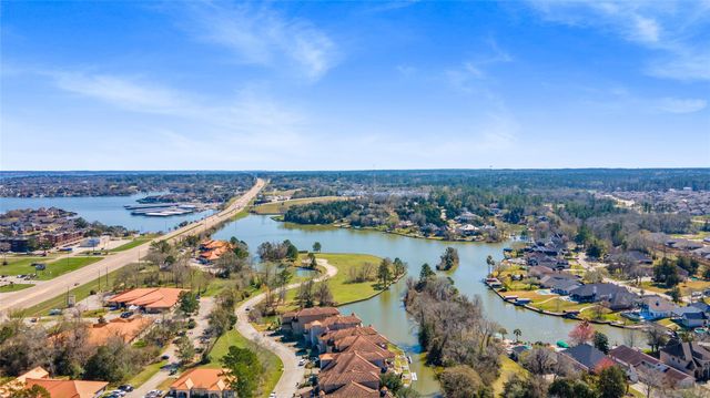 138 La Vie Drive, Montgomery, TX 77316