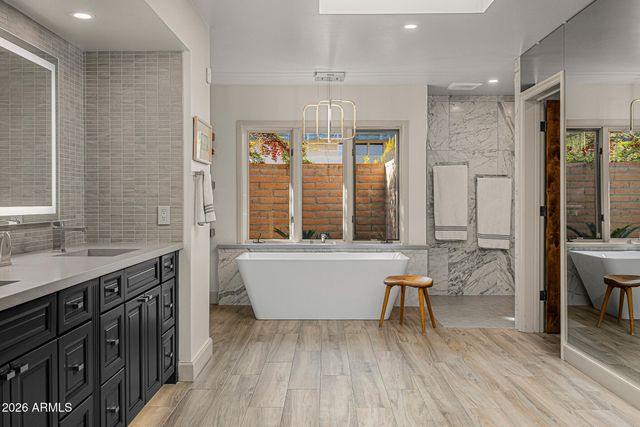 3921 E SAN MIGUEL Avenue, Paradise Valley, AZ 85253