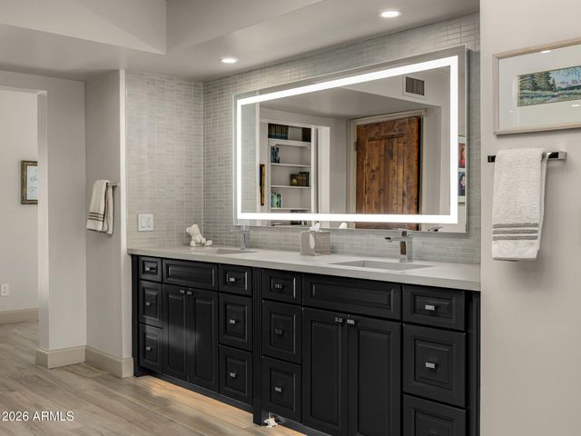 3921 E SAN MIGUEL Avenue, Paradise Valley, AZ 85253