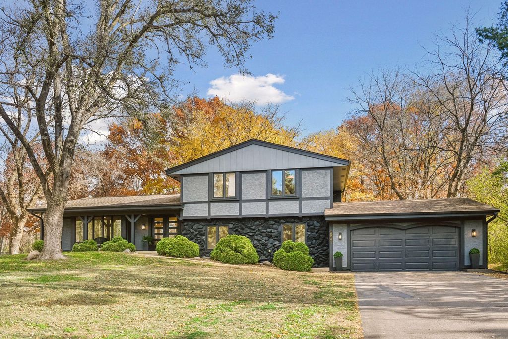 2841 Mayfield Road, Wayzata, MN 55391