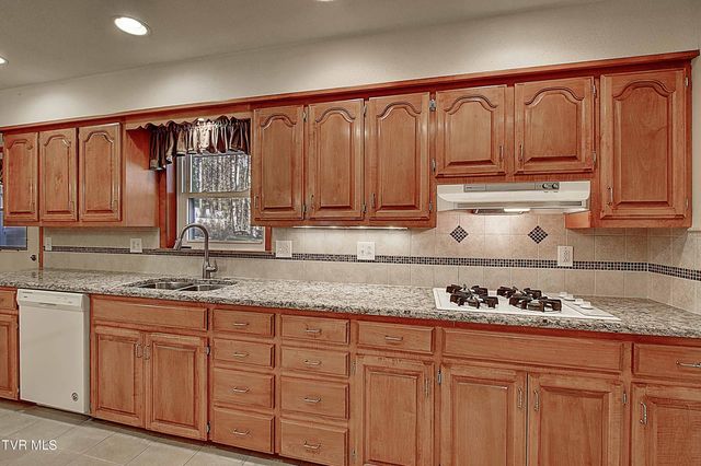 3602 Cimarron Drive, Johnson City, TN 37601