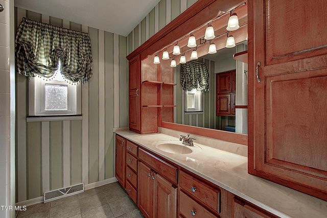 3602 Cimarron Drive, Johnson City, TN 37601