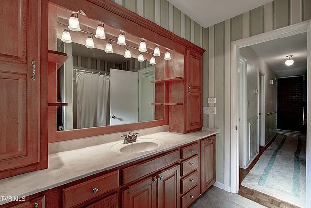 3602 Cimarron Drive, Johnson City, TN 37601