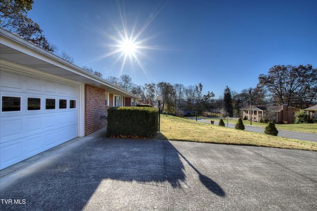 3602 Cimarron Drive, Johnson City, TN 37601