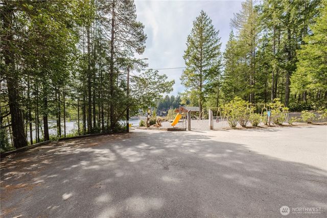 20 NE Lake Place, Tahuya, WA 98588