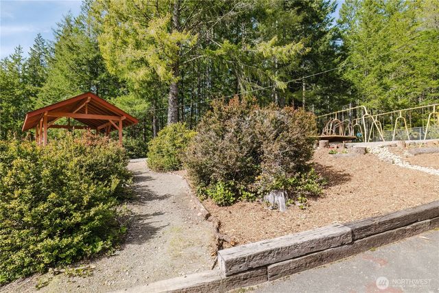 20 NE Lake Place, Tahuya, WA 98588