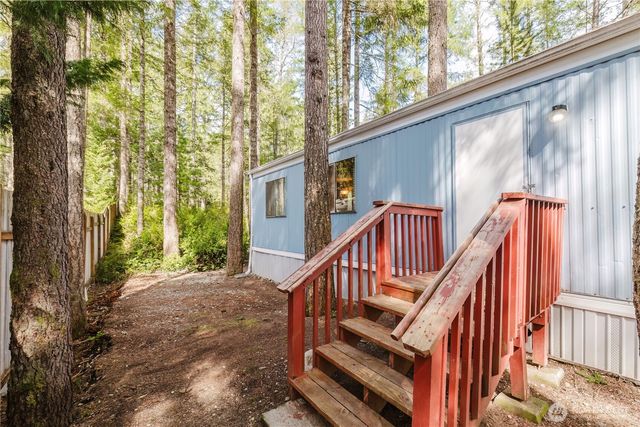 20 NE Lake Place, Tahuya, WA 98588