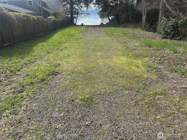 20 NE Lake Place, Tahuya, WA 98588